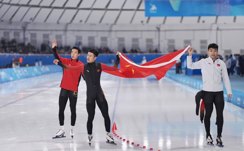 哈尔滨亚冬会速度滑冰男子团体追逐中国队夺金