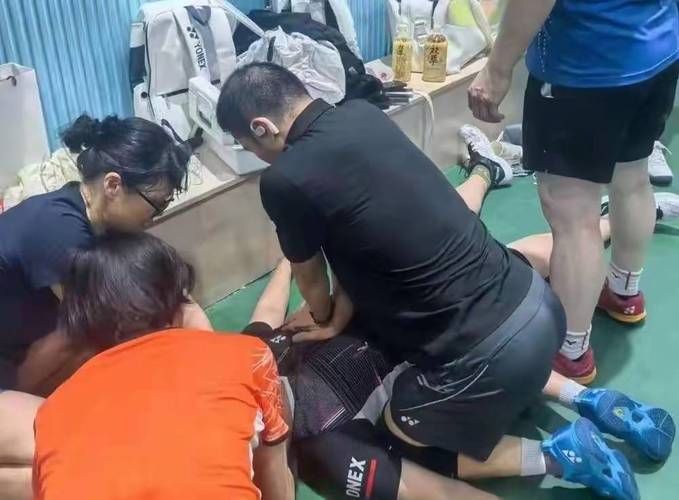 高中生打球时心脏骤停 15岁男孩11分钟心肺复苏抢回一条命